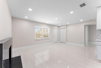 2329 West Dr in West Palm Beach, FL - Building Photo - Building Photo