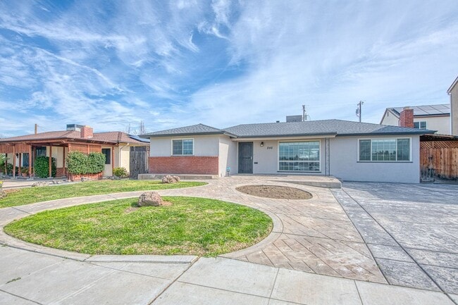 245 Minnewawa Ave in Clovis, CA - Building Photo - Building Photo
