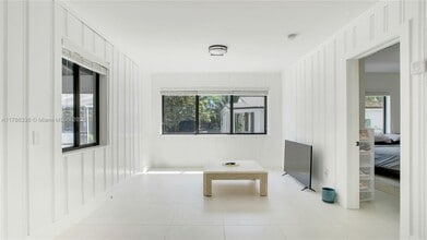 1750 NE 144th St, Unit 2 in North Miami, FL - Foto de edificio - Building Photo