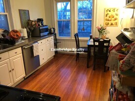 218 Harvard St, Unit 2B in Cambridge, MA - Building Photo
