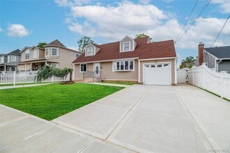 3883 Franklin Ave in Seaford, NY - Building Photo - Building Photo