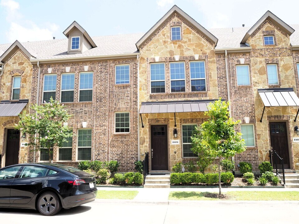 2424 Siskiyou St in Lewisville, TX - Building Photo