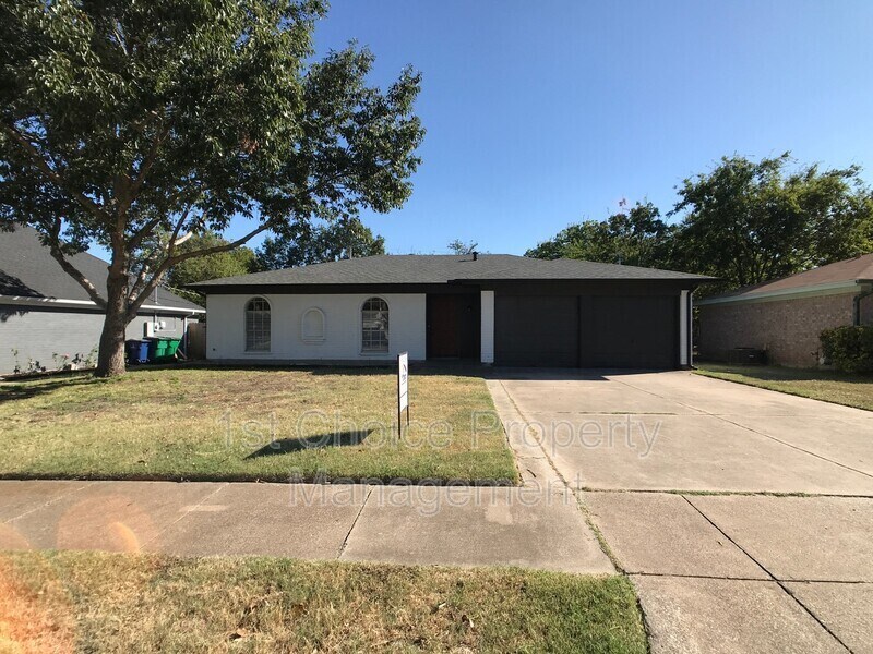 6040 Blueridge Dr in Watauga, TX - Building Photo