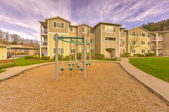 Valley Springs in Renton, WA - Building Photo - Building Photo