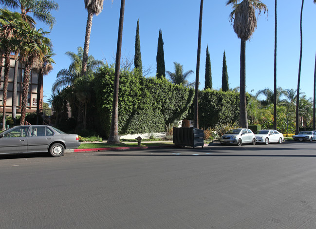 1930 Rodney Dr in Los Angeles, CA - Building Photo - Building Photo