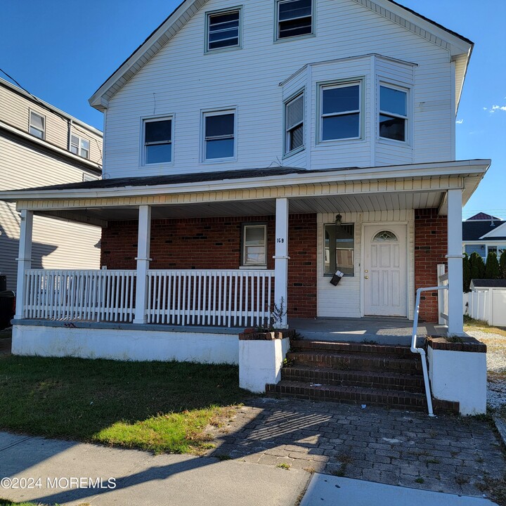 109 12th Ave in Belmar, NJ - Building Photo