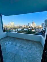 500 Three Islands Blvd, Unit 604 in Hallandale Beach, FL - Building Photo - Building Photo