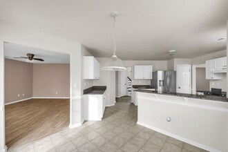 3136 Sacramento Dr in Virginia Beach, VA - Foto de edificio - Building Photo