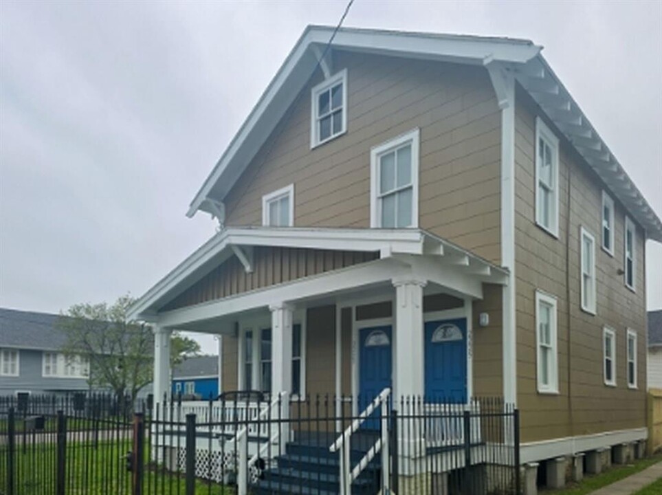 2225 35th St in Galveston, TX - Building Photo