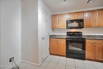 1920 E Bell Rd in Phoenix, AZ - Building Photo - Building Photo