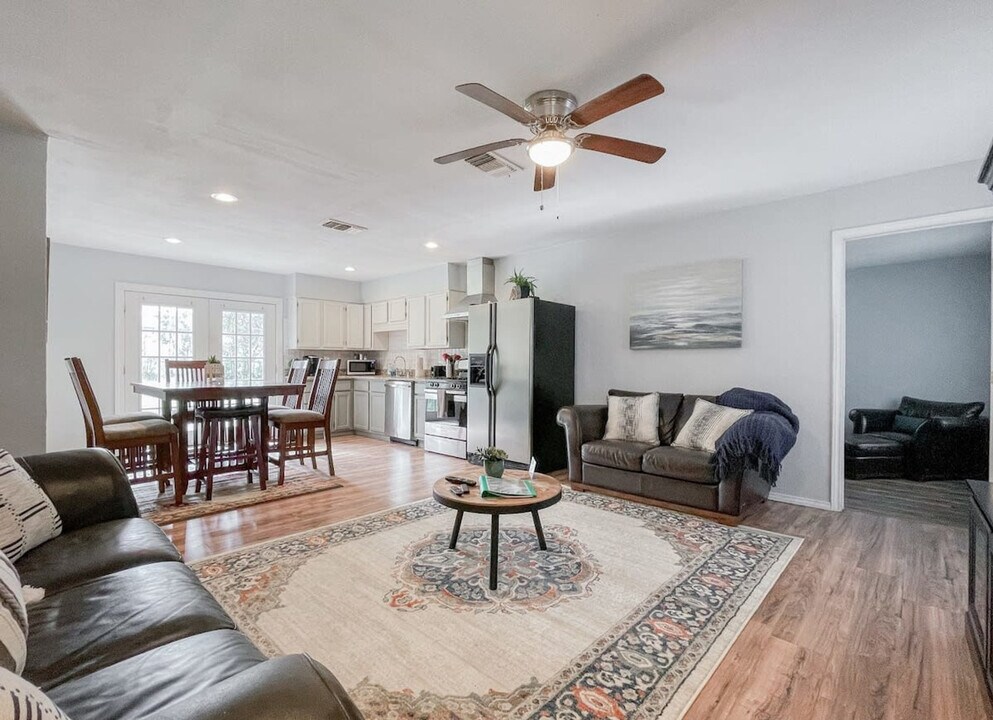 4310 Tropical Dr in San Antonio, TX - Building Photo
