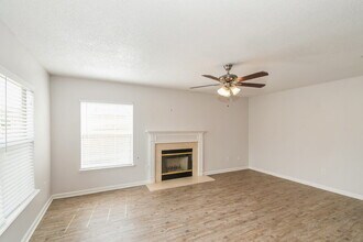 14139 Crestwick Dr W in Jacksonville, FL - Foto de edificio - Building Photo