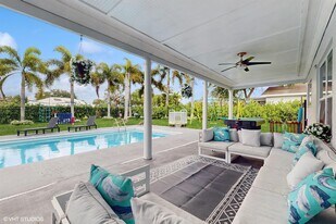 11647 Anhinga Dr in Wellington, FL - Building Photo