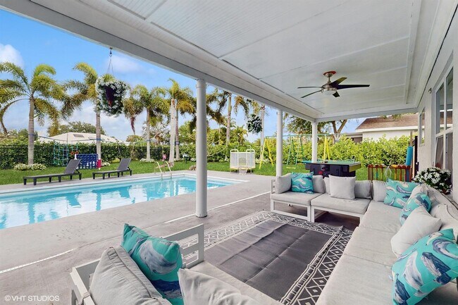 property at 11647 Anhinga Dr