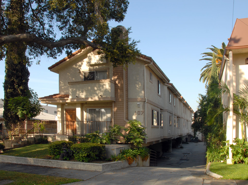 107 S Chester Ave in Pasadena, CA - Foto de edificio