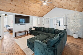 1136 Enid Rd in Summit, NY - Building Photo - Building Photo