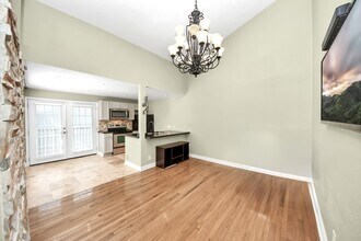 3758 Tanglewilde St in Houston, TX - Building Photo - Building Photo