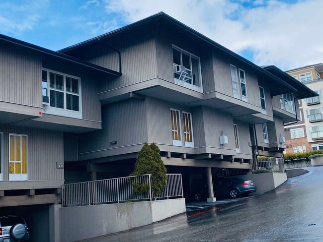 842 100th Ave NE in Bellevue, WA - Building Photo - Building Photo