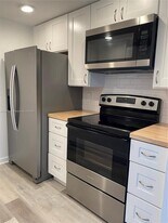 801 SW 133rd Terrace in Pembroke Pines, FL - Building Photo