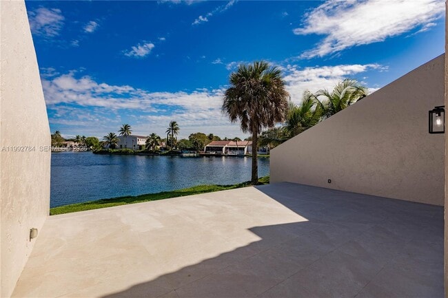 7238 Jacaranda Ln in Miami Lakes, FL - Building Photo - Building Photo