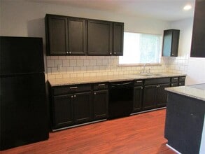 201a W Mink St in Willis, TX - Building Photo - Building Photo