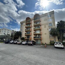 9320 Fontainebleau Blvd in Miami, FL - Building Photo - Building Photo