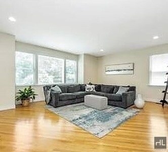 696 Ridgeway in White Plains, NY - Building Photo - Building Photo