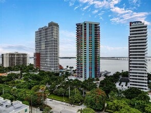 1581 Brickell Ave, Unit PH-205 in Miami, FL - Building Photo - Building Photo