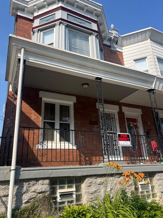 6121 Ross St in Philadelphia, PA - Building Photo