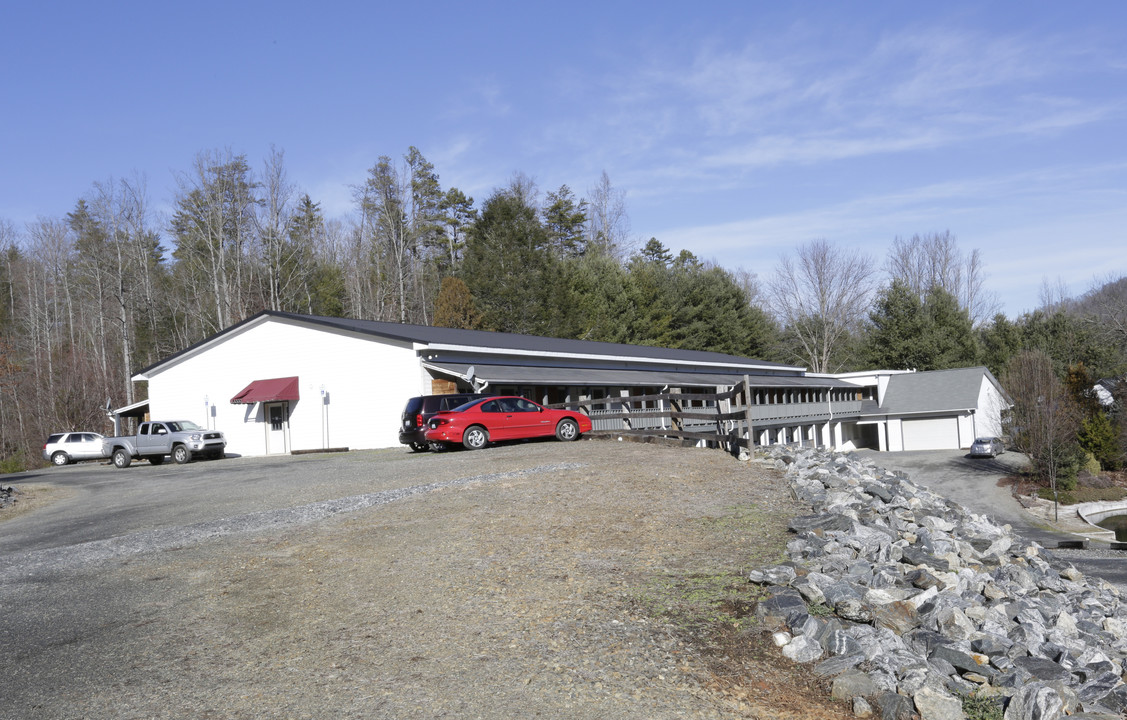 15 Plum Rd in Weaverville, NC - Foto de edificio