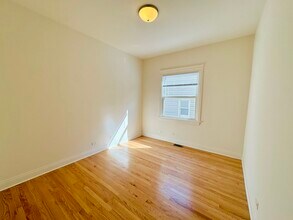 1655 W Wrightwood Ave, Unit 2E in Chicago, IL - Foto de edificio - Building Photo