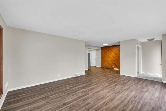 19 Delaine Dr in Normal, IL - Building Photo - Building Photo