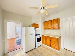 35 Kingston St, Unit 1 in Somerville, MA - Building Photo - Building Photo