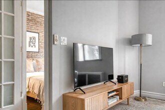 229 1st Ave, Unit 2B in New York, NY - Building Photo - Building Photo