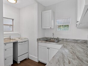 1909 Monroe St, Unit 1909 in Hollywood, FL - Foto de edificio - Building Photo