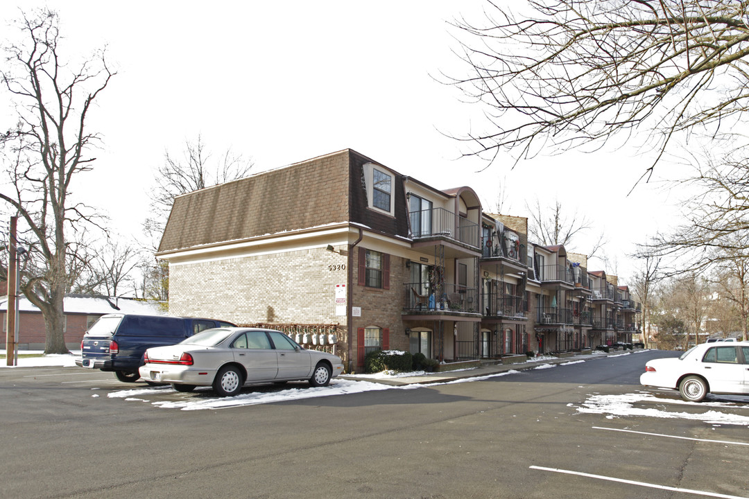 Woodland Hills Apartments in Louisville, KY - Building Photo