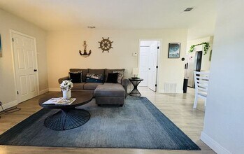 1030 Alice Dr in Daytona Beach, FL - Building Photo - Building Photo