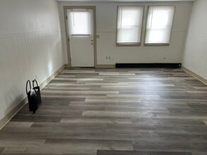 296 Turners Falls Rd, Unit 6 in Montague, MA - Building Photo - Building Photo