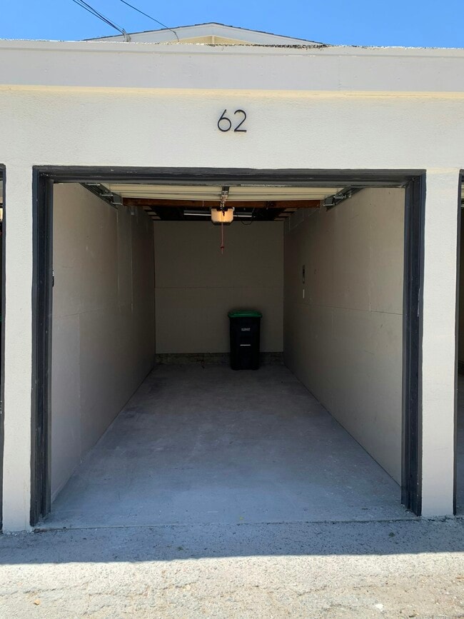 3036 Coolidge Ave in Costa Mesa, CA - Building Photo - Building Photo