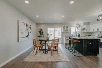 2603 Via Bocas, Unit D in Carlsbad, CA - Foto de edificio - Building Photo