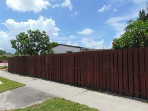 1230 N 70th Terrace in Hollywood, FL - Building Photo - Building Photo