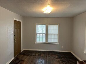 1106 Greenlee St in Denton, TX - Building Photo - Building Photo