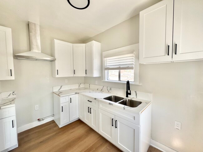 property at 194 W 41st Pl