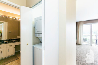 1330 N La Salle Dr, Unit 311 in Chicago, IL - Building Photo - Building Photo