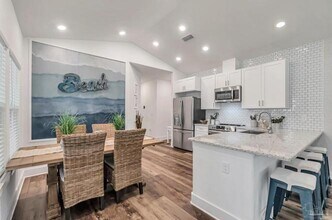 4675 Geneva Dr in Pensacola, FL - Foto de edificio - Building Photo