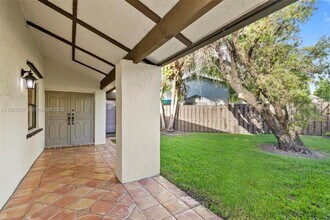 10824 SW 132nd Cir Ct in Miami, FL - Building Photo - Building Photo