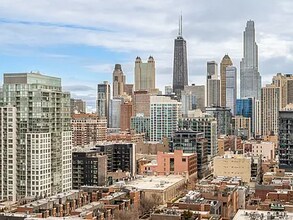 700 N Larrabee St, Unit 1504 in Chicago, IL - Building Photo - Building Photo