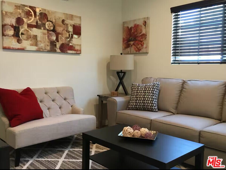 5948 Colfax Ave in Los Angeles, CA - Building Photo