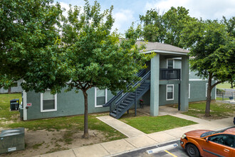 Judson Meadows in San Antonio, TX - Foto de edificio - Building Photo