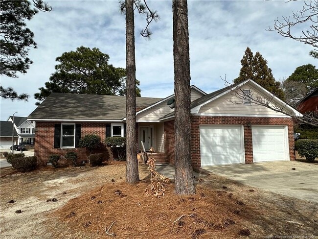 728 Bent Creek Dr in Hope Mills, NC - Building Photo - Building Photo